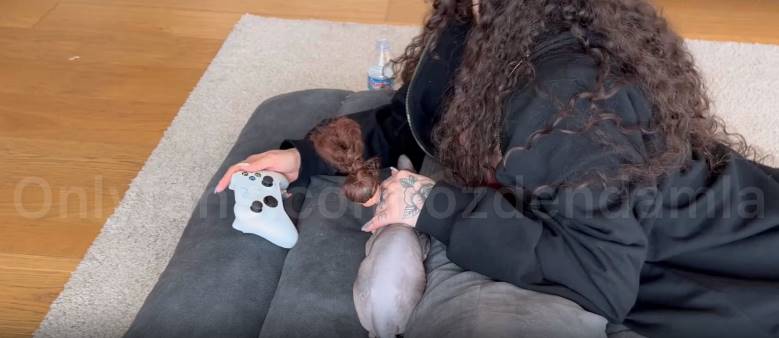 Xboxla oyun oynarken kendimi birden sex yaparken buldum Xboxla oyun oynarken kendimi birden sex yaparken buldum